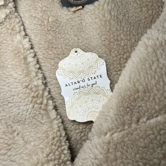 Altar'd State Beige Floral Sherpa Vest - Picture 3 of 8